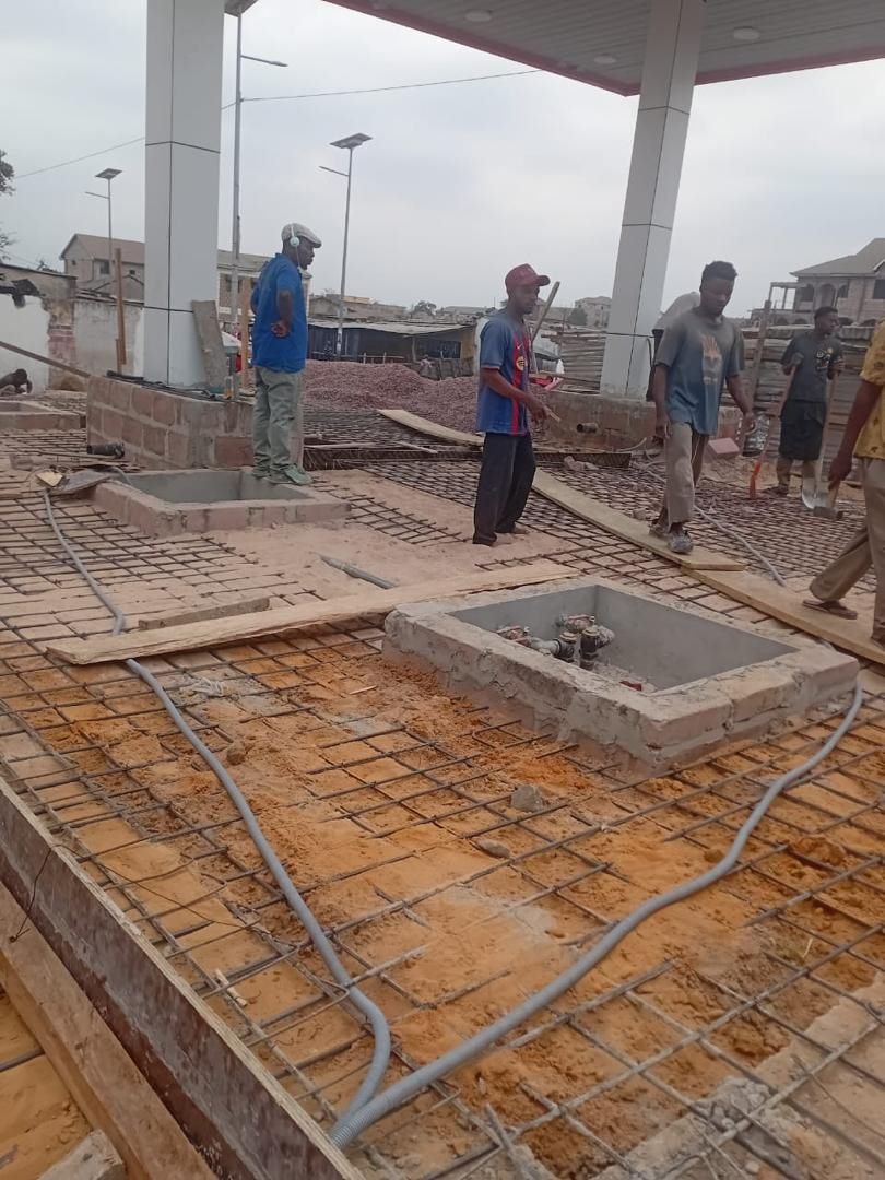 GEERS teams pouring a slab on a site in the DRC
