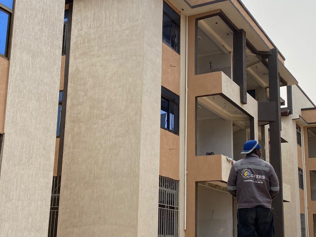 GEERS technician inspecting the facade of a delivered building