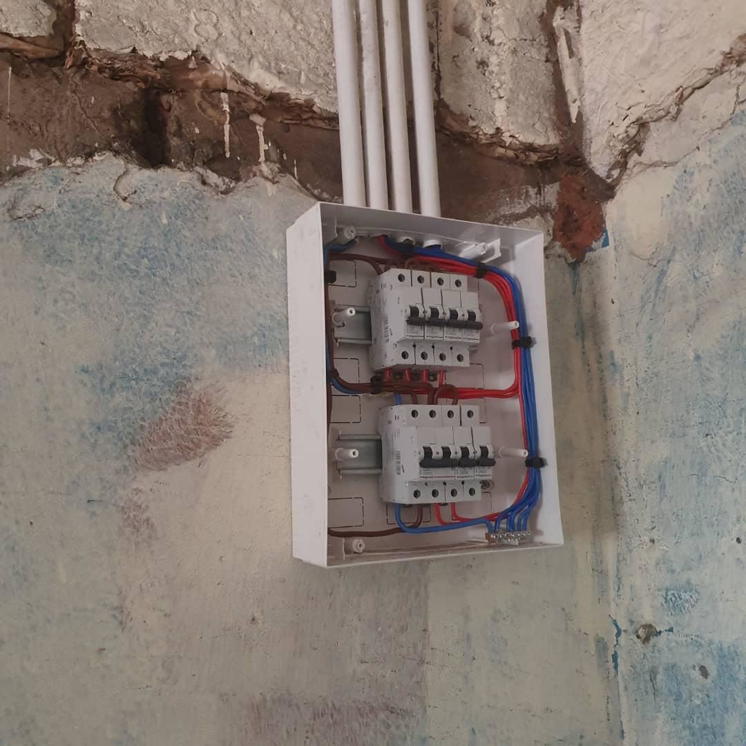 Coffret de protection et disjoncteurs câblés par GEERS