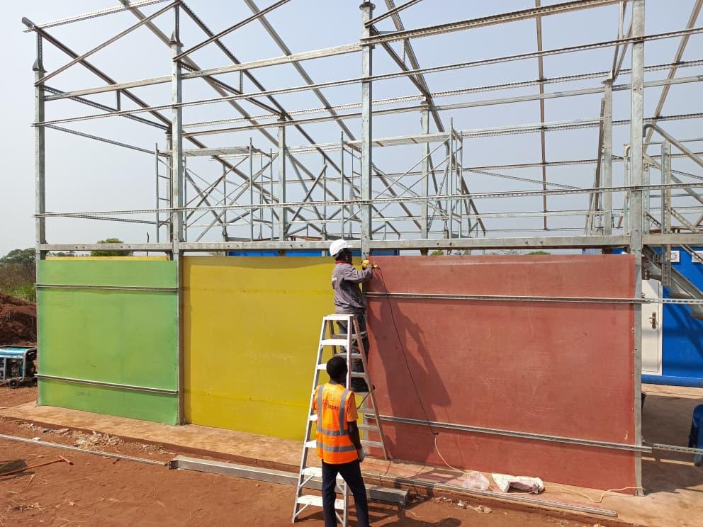 Montage de la structure métallique et du bardage d un bâtiment par GEERS
